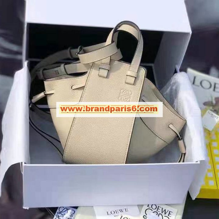 LE0501PB-DDB　ロエベ LOEWE 2020年最新入荷 ハンモック ミニ ハンドバッグ トートバッグ ドローストリングバッグ レディースかばん カーフレザー