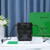 BOV6612BK-025　ボッテガヴェネタ BOTTEGAVENETA 2021年最新入荷 カセット 斜め掛け ショルダーバッグ クロスボディバッグ ドローストリングバッグ バケットバッグ