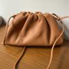 BOV576227XPTH-aj　ボッテガヴェネタ BOTTEGAVENETA 2021年最新入荷 ミニ ザ ポーチ 斜め掛け ショルダーバッグ クロスボディバッグ レディースかばん カーフレザー