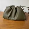 BOV576227XPSG-aj　ボッテガヴェネタ BOTTEGAVENETA 2021年最新入荷 ミニ ザ ポーチ 斜め掛け ショルダーバッグ クロスボディバッグ レディースかばん カーフレザー