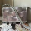 BOV578004YS-aj　ボッテガヴェネタ BOTTEGAVENETA 2021年最新入荷 パデッド カセット 斜め掛け ショルダーバッグ レディースかばん ラムスキン