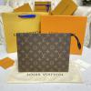 M46037-057　ルイヴィトン LOUISVUITTON 2022年最新入荷 ポッシュ トワレ NM 手持ちかばん クラッチバッグ セカンドポーチ  メンズかばん モノグラム キャンパス