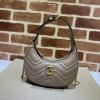 GG699514LF-057　グッチ GUCCI 2022年最新作 GGマーモント ハーフムーンシェイプ ミニバッグ ホーボーバッグ 斜め掛け チェーンバッグ クロスボディバッグ カーフレザー