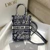 CD1289HSL-99　クリスチャンディオール CHRISTIAN DIOR 2022最新入荷 Book Tote ブック ミニフォンバッグ 斜め掛け ショルダーバッグ クロスボディバッグ 携帯かばん トワル ドゥ ジュイ エンブロイダリー