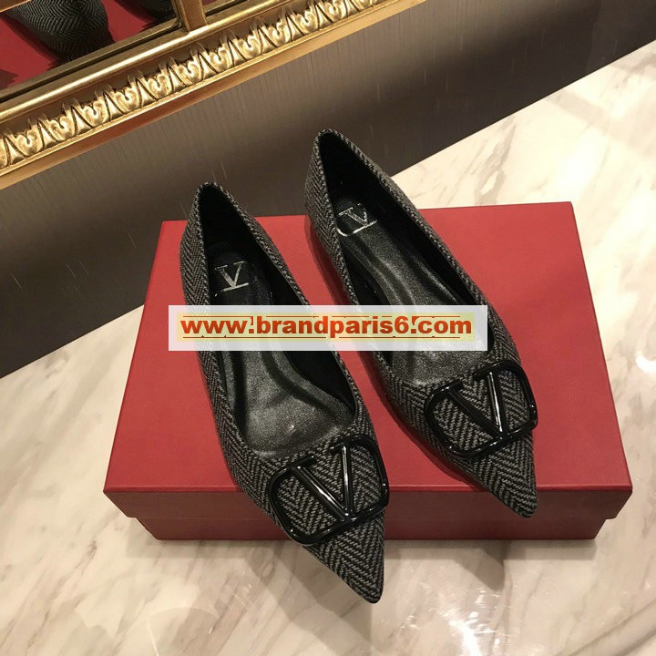 VTJ22031W-26　ヴァレンティノ Valentino 2022年最新入荷 ガラヴァーニ Vロゴ シグネチャーパンプス フラットシューズ とんがりトウ レディースシューズ ローファー 