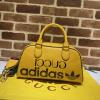 GG702397YL-057　グッチ GUCCI 2022年最新入荷 adidas x Gucci ミニ ダッフルバッグ トップハンドルバッグ トートバッグ ハンドバッグ 2way ショルダーバッグ 旅行かばん レザー
