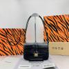 BA92236BK-025　バレンシアガ BALENCIAGA 2022年最新入荷 ホーボーバッグ ショルダーバッグ フラップバッグ クロスボディバッグ レディースかばん レザー