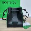 BOV680218PKG-aj　ボッテガヴェネタ BOTTEGAVENETA 2023年最新入荷 スモール カセット バゲットバッグ 斜め掛け ショルダーバッグ クロスボディバッグ ドローストリングクロージャー