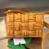 BOV736253TH-aj　ボッテガヴェネタ BOTTEGAVENETA 2023年最新入荷 スモール カセット フラップバッグ 斜め掛け ショルダーバッグ クロスボディバッグ マグネットクロージャー