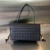 BOV717435BK-aj　ボッテガヴェネタ BOTTEGAVENETA 2023年最新入荷 ストラップ トリオ ポーチ ミニ ショルダーバッグ クロスボディバッグ マグネットクロージャー