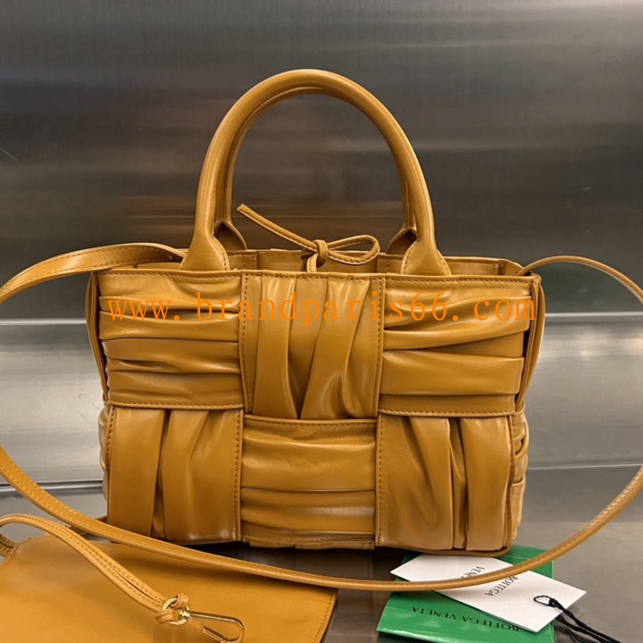 BOV729042ZTH-aj　ボッテガヴェネタ BOTTEGAVENETA 2023年最新入荷 ミニ アルコ トートバッグ ハンドバッグ 2way 斜め掛け ショルダーバッグ レディースかばん