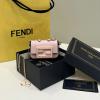 FD8567FH-168　フェンディ FENDI 2023年最新入荷 ミニバゲット チェーンポーチ 斜め掛け ショルダーバッグ カーフレザー レディースかばん クロスボディバッグ 