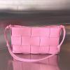 BOV730543FH-aj　ボッテガヴェネタ BOTTEGAVENETA 2023年最新入荷 カセット ストラップ ポーチ 斜め掛け ショルダーバッグ スクエアバッグ クロスボディバッグ