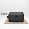 GG739453BQK-057　グッチ GUCCI 2023年最新入荷 インターロッキングG付き GG コスメティックケース 手持ちかばん 洗面具収納 ポーチ ファスナー開閉式 旅行かばん