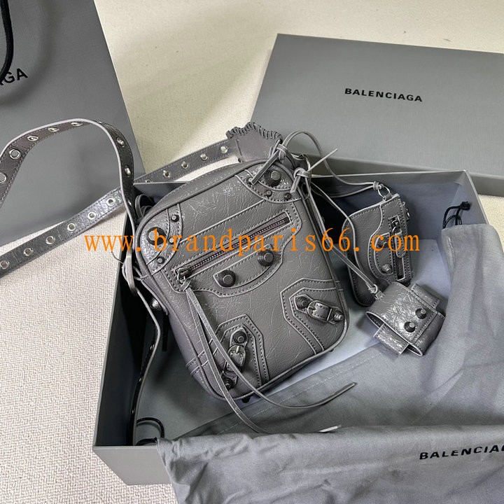BA9655HS-025　バレンシアガ BALENCIAGA 2023年最新入荷 LE CAGOLE メンズ 斜め掛け ショルダーバッグ クロスボディバッグ 携帯ケース