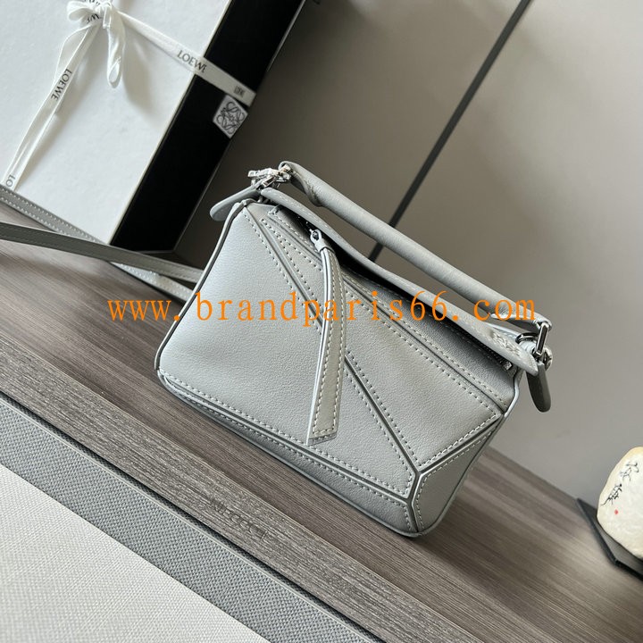 LE061838QQH-25　ロエベ LOEWE 2023最新入荷 パズル スモールバッグ 斜めがけ ショルダーバッグ カーフスキン