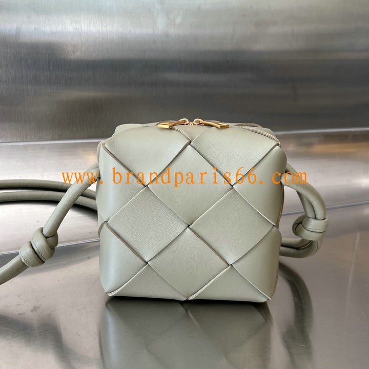 BOV701915QG-aj　ボッテガヴェネタ BOTTEGAVENETA 2023年最新入荷 ミニ カセット カメラバッグ 斜め掛け ショルダーバッグ クロスボディバッグ スクエアバッグ