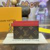 M82739R-057　ルイヴィトン LOUISVUITTON 2023年最新入荷 カードケース ポルト カルト LV チャーム カードポケット 名刺入れ モノグラムキャンパス