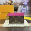 M82739F-057　ルイヴィトン LOUISVUITTON 2023年最新入荷 カードケース ポルト カルト LV チャーム カードポケット 名刺入れ モノグラムキャンパス