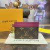 M82739Z-057　ルイヴィトン LOUISVUITTON 2023年最新入荷 カードケース ポルト カルト LV チャーム カードポケット 名刺入れ モノグラムキャンパス