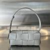 BOV729166HL-aj　ボッテガヴェネタ BOTTEGAVENETA 2024年最新入荷 スモール ブリック カセット フラップバッグ スクエアバッグ 斜め掛け ショルダーバッグ クロスボディバッグ