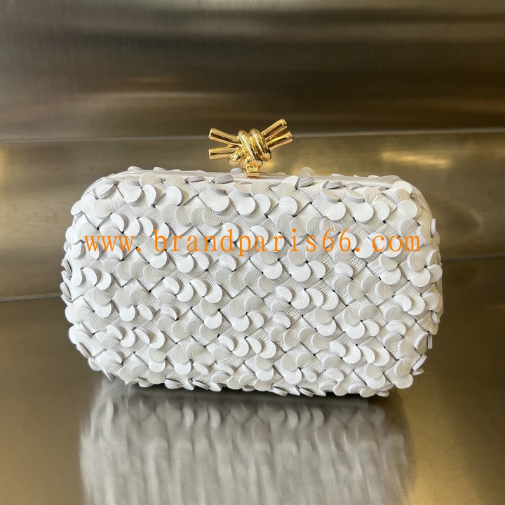 BOV717622HMB-aj　ボッテガヴェネタ BOTTEGAVENETA 2024年最新入荷 ノット ミノディエール 手持ちかばん クラッチバッグ イブニングバッグ マグネットフレームクロージャー