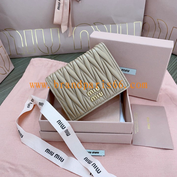 MM5MV204ZXS-99　ミュウミュウ MIUMIU 2024年最新入荷 二つ折り短財布 ショートウォレット カード入れ 小銭入れ 札入れ