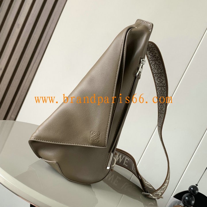 LE9052ZSK-99　ロエベ LOEWE 2024年最新入荷 アントン スリングバッグ チェストバッグ ショルダーバッグ クロスボディバッグ グレインカーフレザー