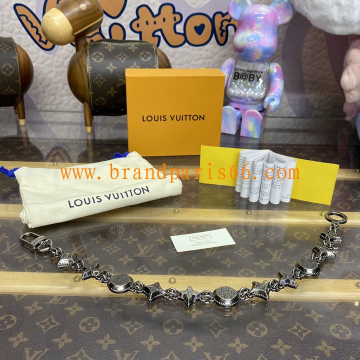 M02031-057　ルイヴィトン LOUISVUITTON 2024年最新入荷 バッグチャーム チェーン ベルト ウエスタン キーケース キーホルダー キーリング