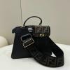 FD8BN327LPBK-168　フェンディ FENDI 2024年最新入荷 ピーカブー ISeeU スモール ハンドバッグ トートバッグ 2way ショルダーバッグ レディース 