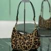PD1BC204MBW-GH　プラダ PRADA 2024年最新入荷 ミニバッグ ホーボーバッグ ショルダーバッグ レディース Re-Edition プリントレザー
