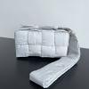 BOV628951QLBS-aj　ボッテガヴェネタ BOTTEGAVENETA 2024年最新入荷 パデッド テック カセット フラップバッグ ショルダーバッグ マグネットクロージャー