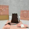 MM5606NM-99　ミュウミュウ MIUMIU 2024年最新入荷 ドローストリングバッグ バケットバッグ ショルダーバッグ レディース