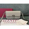 VT2299HS-99　ヴァレンティノ Valentino 2024最新入荷 ガラヴァーニ ロックスタッズ フラップバッグ ショルダーバッグ レディース