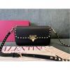 VT2299BK-99　ヴァレンティノ Valentino 2024最新入荷 ガラヴァーニ ロックスタッズ フラップバッグ ショルダーバッグ レディース