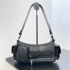 BA785297XBK-99　バレンシアガ BALENCIAGA 2025年最新入荷 メンズ SUPERBUSY スモール スリングバッグ ショルダーバッグ
