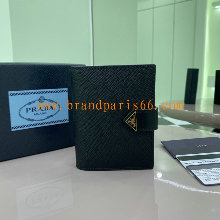 PD1MV2042SJBK-GH　プラダ PRADA 2025年最新入荷 サフィアーノトライアングル 財布 小銭れ カード入れ 二つ折り短財布