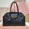 MM5BG310K-057　ミュウミュウ MIUMIU 2025年最新入荷 アバンチュール ナッパレザー ホーボーバッグ ショルダーバッグ レディース