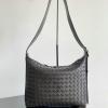 BOV815748SK-99　ボッテガヴェネタ BOTTEGAVENETA 2025年新作 スモール トラベラー ホーボーバッグ トートバッグ ショルダーバッグ レディース