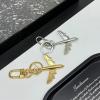 M02542-057　ルイヴィトン LOUISVUITTON 2025年新作 キーホルダー LV プレーン キーリング キーケース バッグチャーム