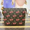 M14372-057　ルイヴィトン LOUISVUITTON 2025年新作 LV TM ポシェット ヴォワヤージュ ポーチ 手持ちかばん クラッチバッグ モノグラム チェリー キャンバス