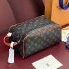 M15246-99　ルイヴィトン LOUISVUITTON 2025年新作 ドップ キット クラッチバッグ ハンドバッグ 洗面具収納 ポーチ モノグラム エクリプス キャンバス