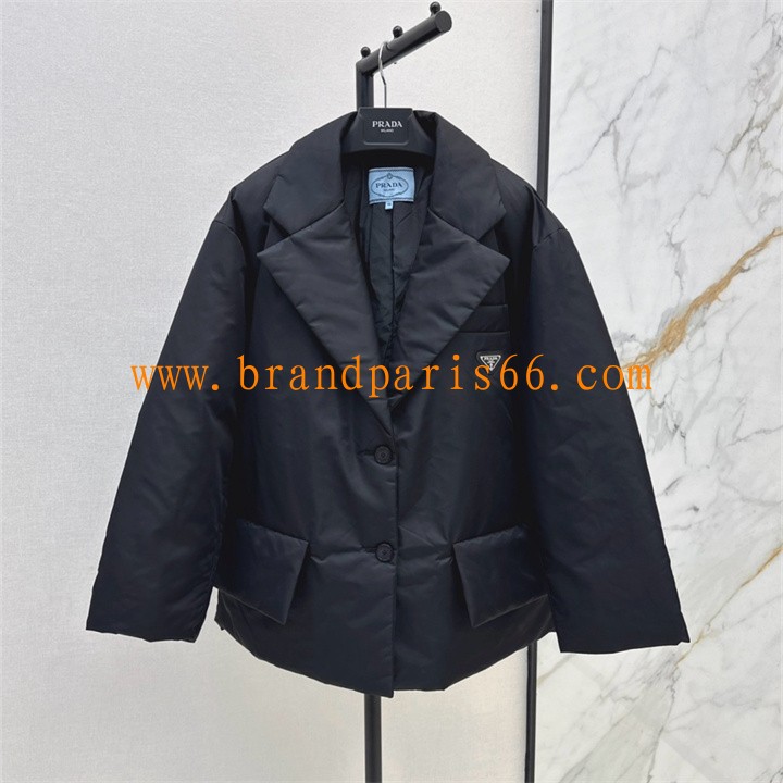 WTPD25010-XG　プラダ PRADA 2025年新作 ロングスリーブ ブレザーダウン Vネック パファー ジップジャケット アウターコート リサイクルナイロン レディース