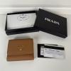 PD1MH043LXS-GH　プラダ PRADA 2025年新作 三つ折り短財布 ショートウォレット カード入れ 小銭入れ