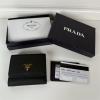 PD1MH043LBK-GH　プラダ PRADA 2025年新作 三つ折り短財布 ショートウォレット カード入れ 小銭入れ
