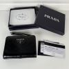 PD1ML018PYBK-GH　プラダ PRADA 2025年新作 2つ折り短財布 ショートウォレット カード入れ 小銭入れ ソフトルックスレザー 