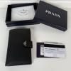 PD1MV018LBK-GH　プラダ PRADA 2025年新作 2つ折り短財布 ショートウォレット カード入れ 小銭入れ レザー 