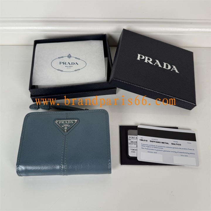 PD1ML018PYZL-GH　プラダ PRADA 2025年新作 2つ折り短財布 ショートウォレット カード入れ 小銭入れ ソフトルックスレザー 