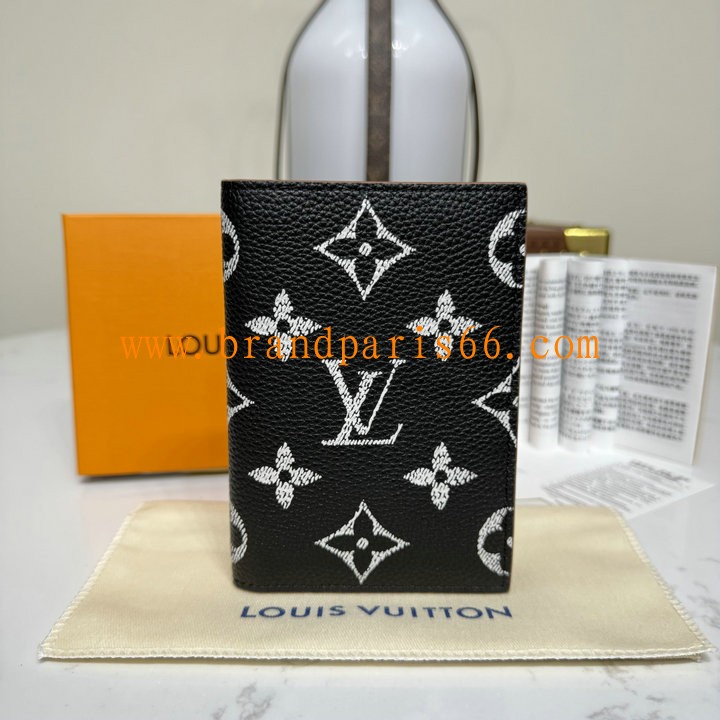 M26059K-057　ルイヴィトン LOUISVUITTON 2025年新作 パスポートカバー クーヴェルテュール P9 パスポール カード入れ カーフレザー