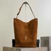 YSL844346RZS-GH　イヴサンローラン Saint laurent YSL 2025年新作 ニキ ソフト バケットバッグ ホーボーバッグ ショルダーバッグ スエード